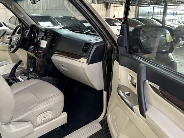 2012 Mitsubishi Pajero GLS 3.8L V6 4X4 Gasoline A/T - Image 13