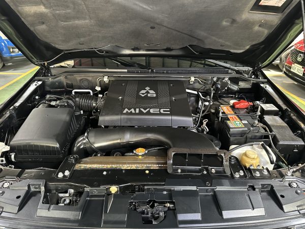 2012 Mitsubishi Pajero GLS 3.8L V6 4X4 Gasoline A/T - Image 21