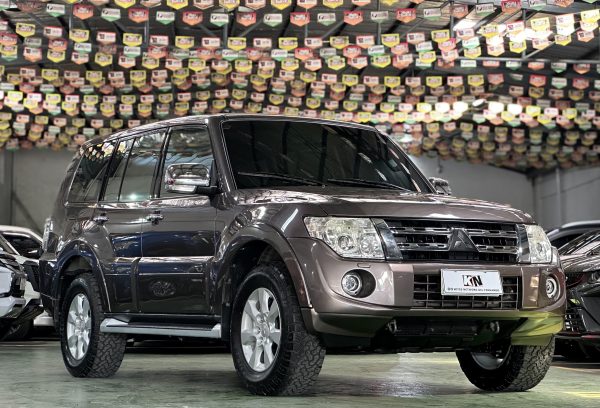 2012 Mitsubishi Pajero GLS 3.8L V6 4X4 Gasoline A/T - Image 4