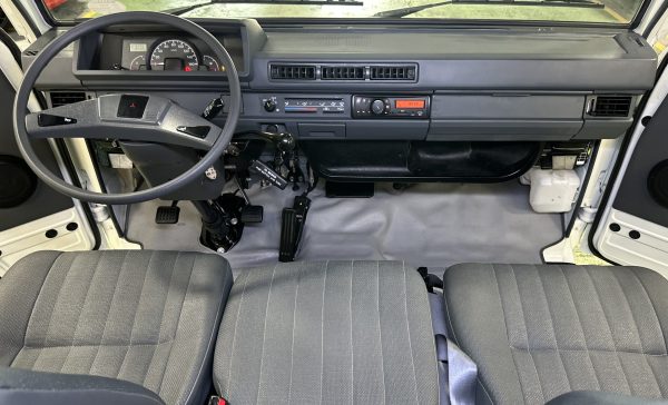 2023 Mitsubishi L300 FB Dual A/C 2.2L Euro 4 M/T Diesel - Image 16