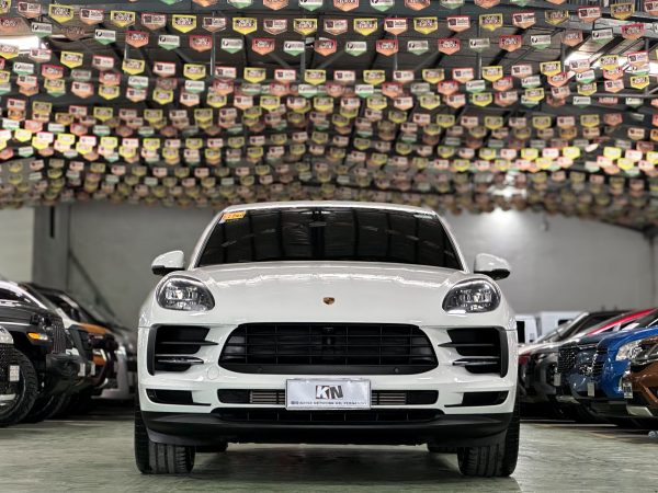 2022 Porsche Macan 2.0L Turbo A/T - Image 3