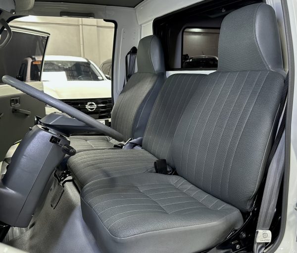 2023 Mitsubishi L300 FB Dual A/C 2.2L Euro 4 M/T Diesel - Image 9