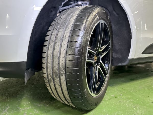2022 Porsche Macan 2.0L Turbo A/T - Image 22