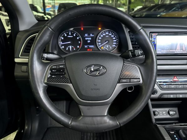 2016 Hyundai Elantra 2.0L Gasoline A/T - Image 16
