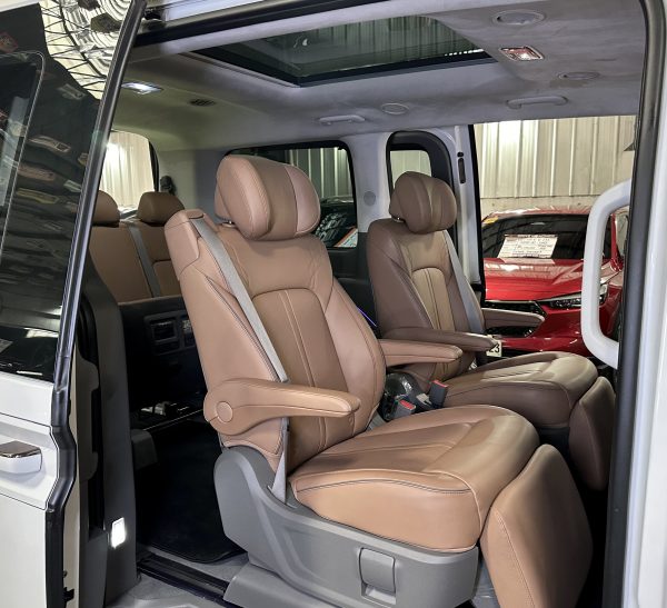 2023 Hyundai Staria Premium 2.2L AWD Diesel A/T - Image 16
