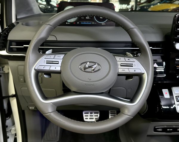 2023 Hyundai Staria Premium 2.2L AWD Diesel A/T - Image 19