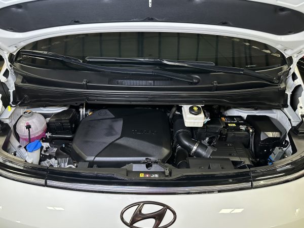 2023 Hyundai Staria Premium 2.2L AWD Diesel A/T - Image 24
