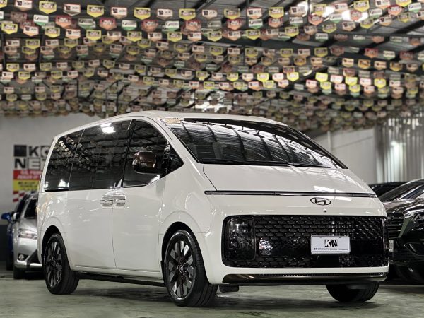 2023 Hyundai Staria Premium 2.2L AWD Diesel A/T - Image 4