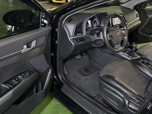 2016 Hyundai Elantra 2.0L Gasoline A/T - Image 10