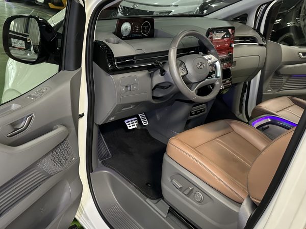 2023 Hyundai Staria Premium 2.2L AWD Diesel A/T - Image 10