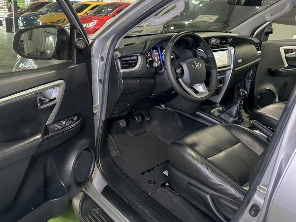 2017 Toyota Fortuner G 2.5L Diesel M/T - Image 10
