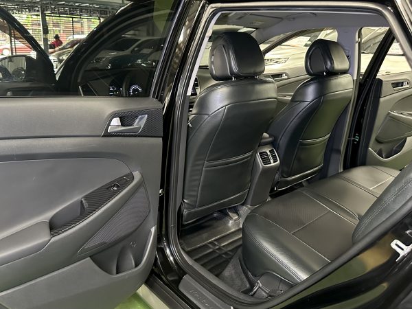 2018 Hyundai Tucson GLS CRDI 2.0L Diesel A/T - Image 11
