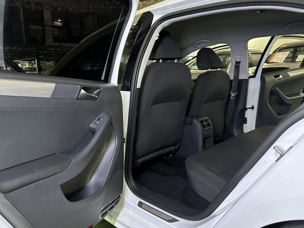 2016 Volkswagen Jetta TDI 1.6L Diesel M/T - Image 11