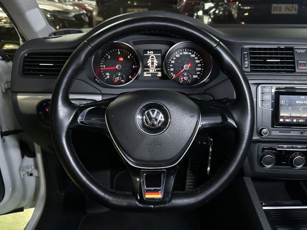 2016 Volkswagen Jetta TDI 1.6L Diesel M/T - Image 17