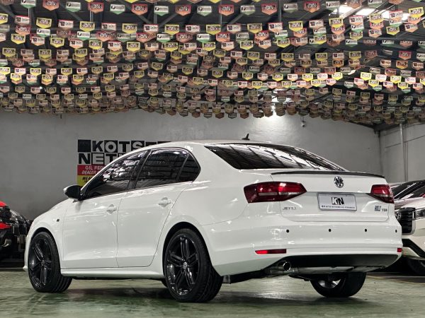 2016 Volkswagen Jetta TDI 1.6L Diesel M/T - Image 5