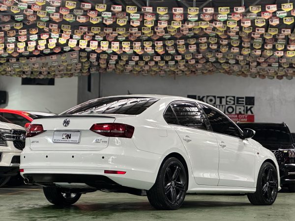 2016 Volkswagen Jetta TDI 1.6L Diesel M/T - Image 7