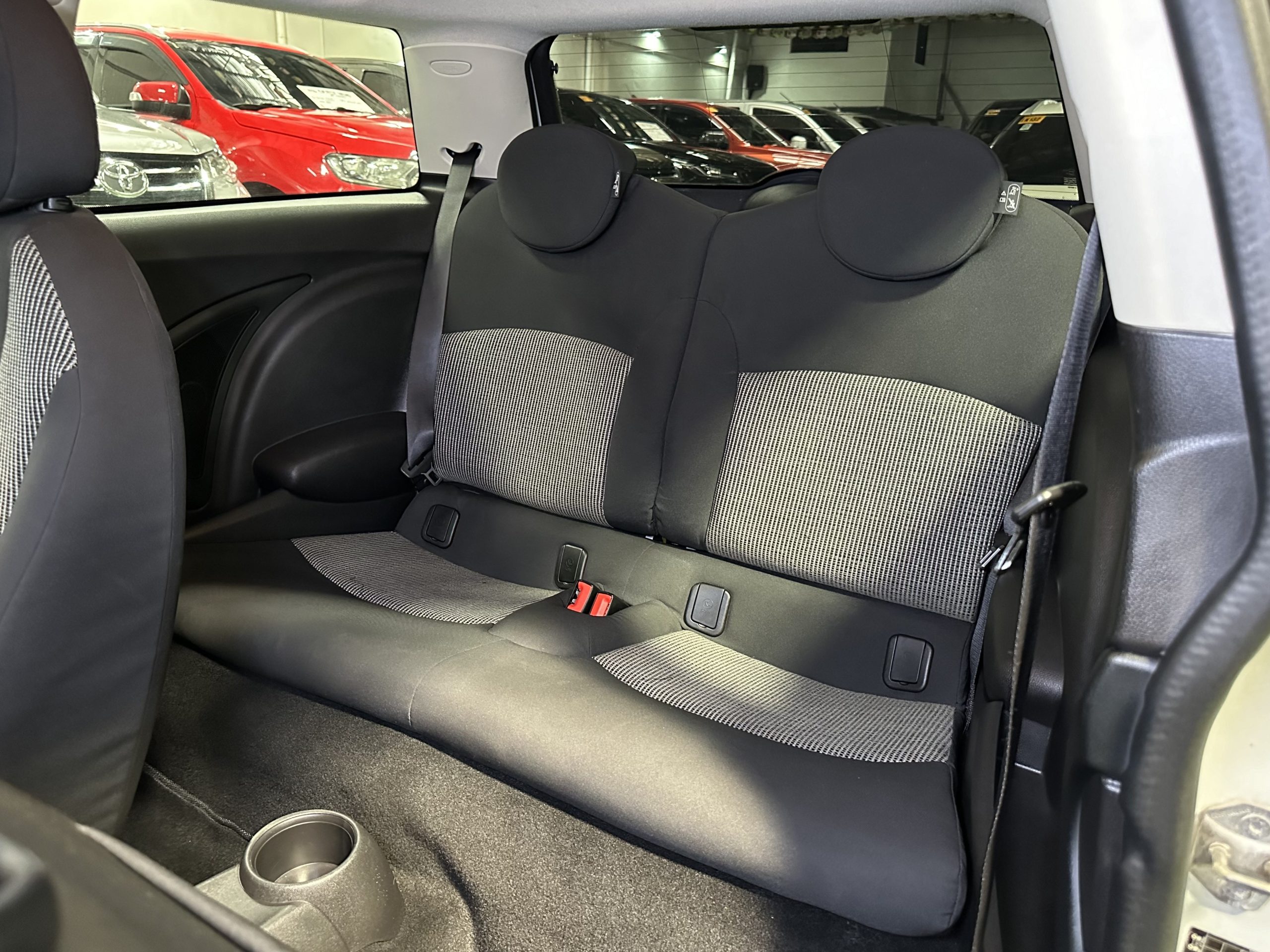 2011 MINI COOPER BASE 1.6L Turbo A/T - Image 11