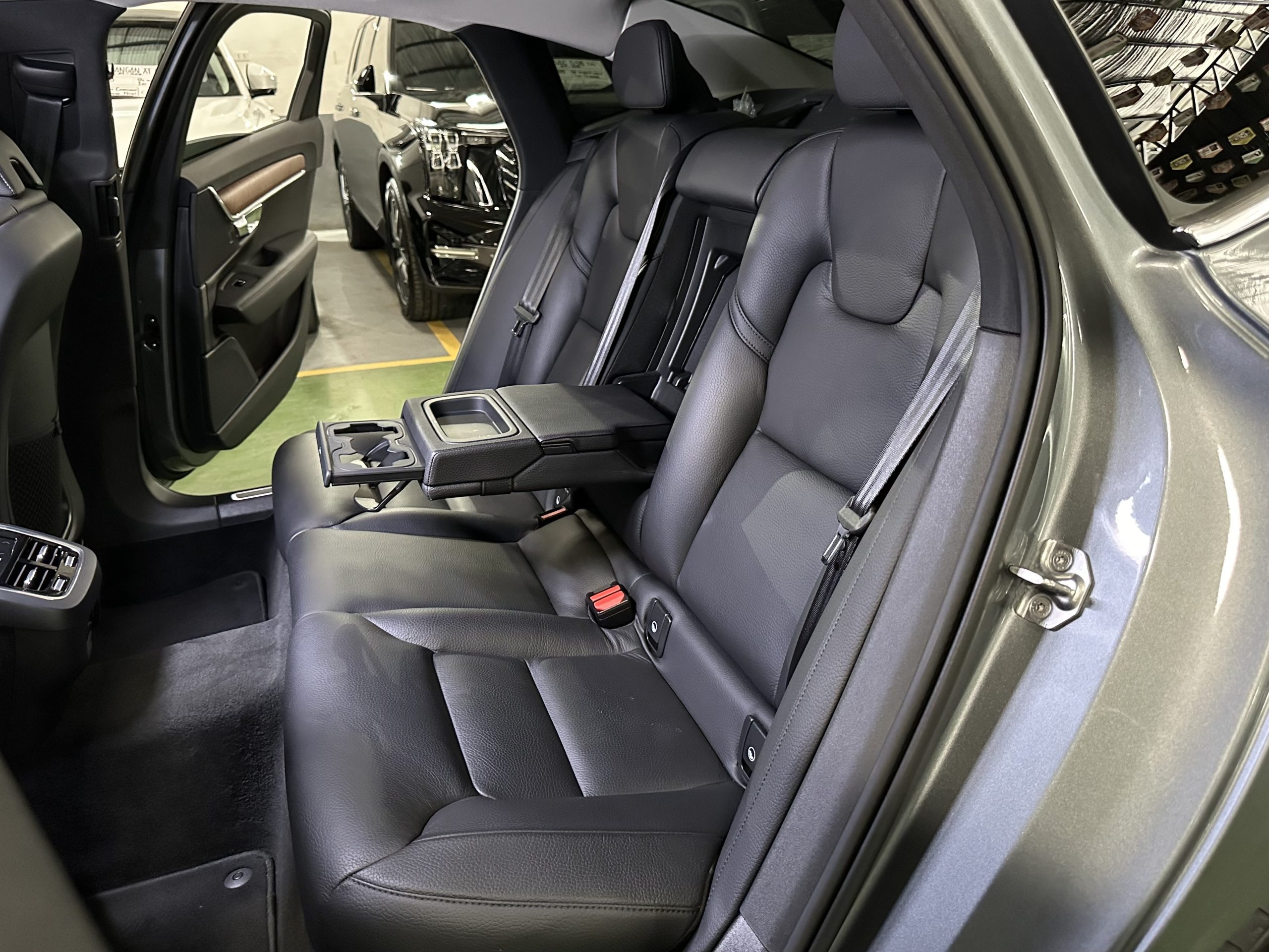 2021 Volvo S90 2.0L Twin-Turbo Diesel A/T - Image 11