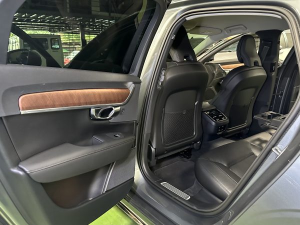 2021 Volvo S90 2.0L Twin-Turbo Diesel A/T - Image 12