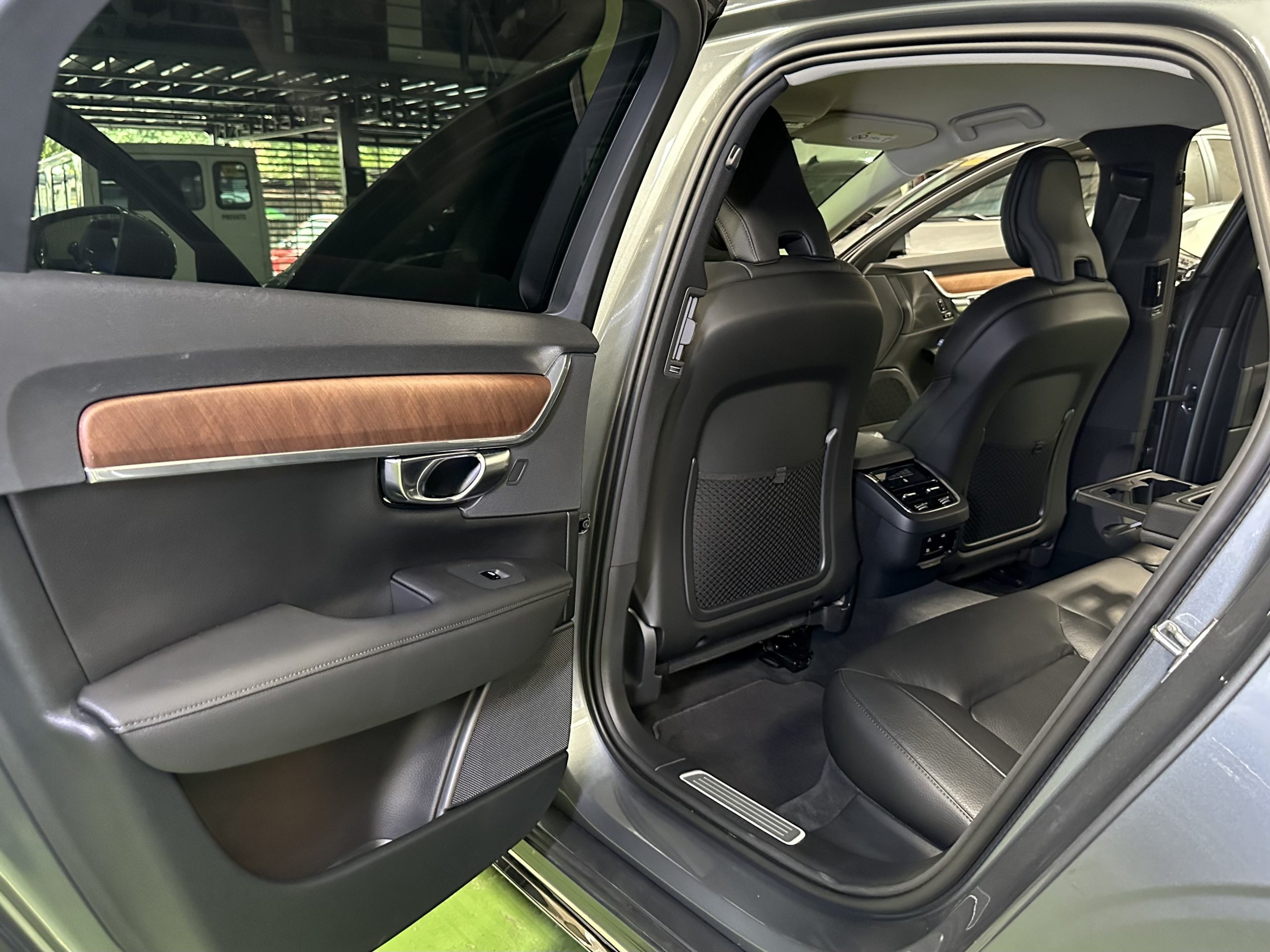 2021 Volvo S90 2.0L Twin-Turbo Diesel A/T - Image 12