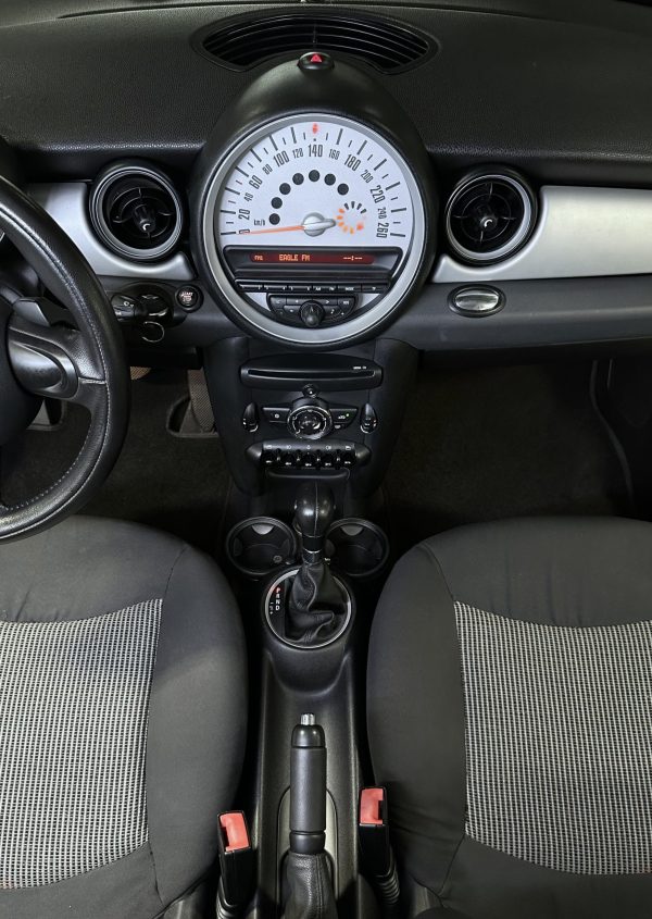 2011 MINI COOPER BASE 1.6L Turbo A/T - Image 13