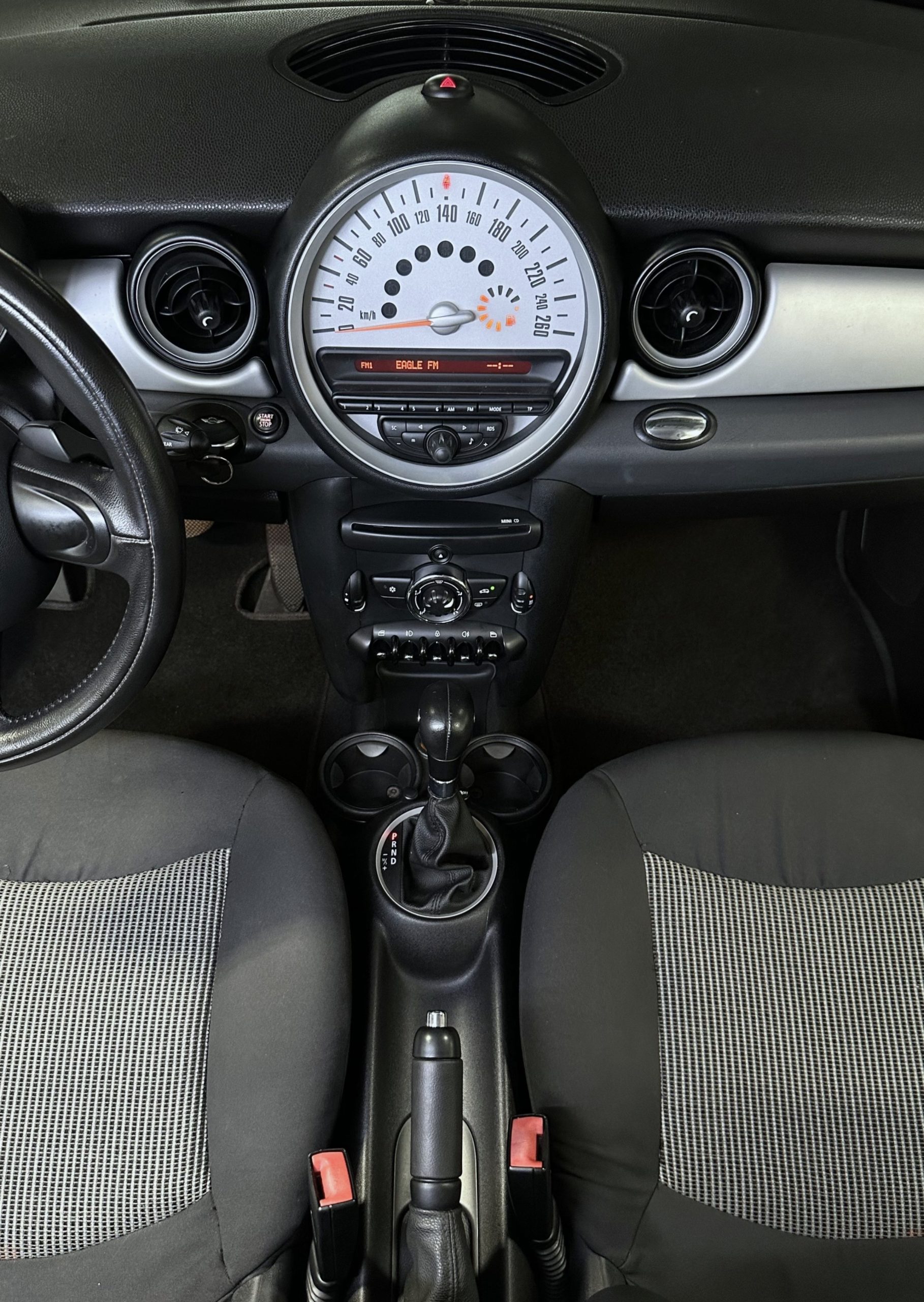 2011 MINI COOPER BASE 1.6L Turbo A/T - Image 13