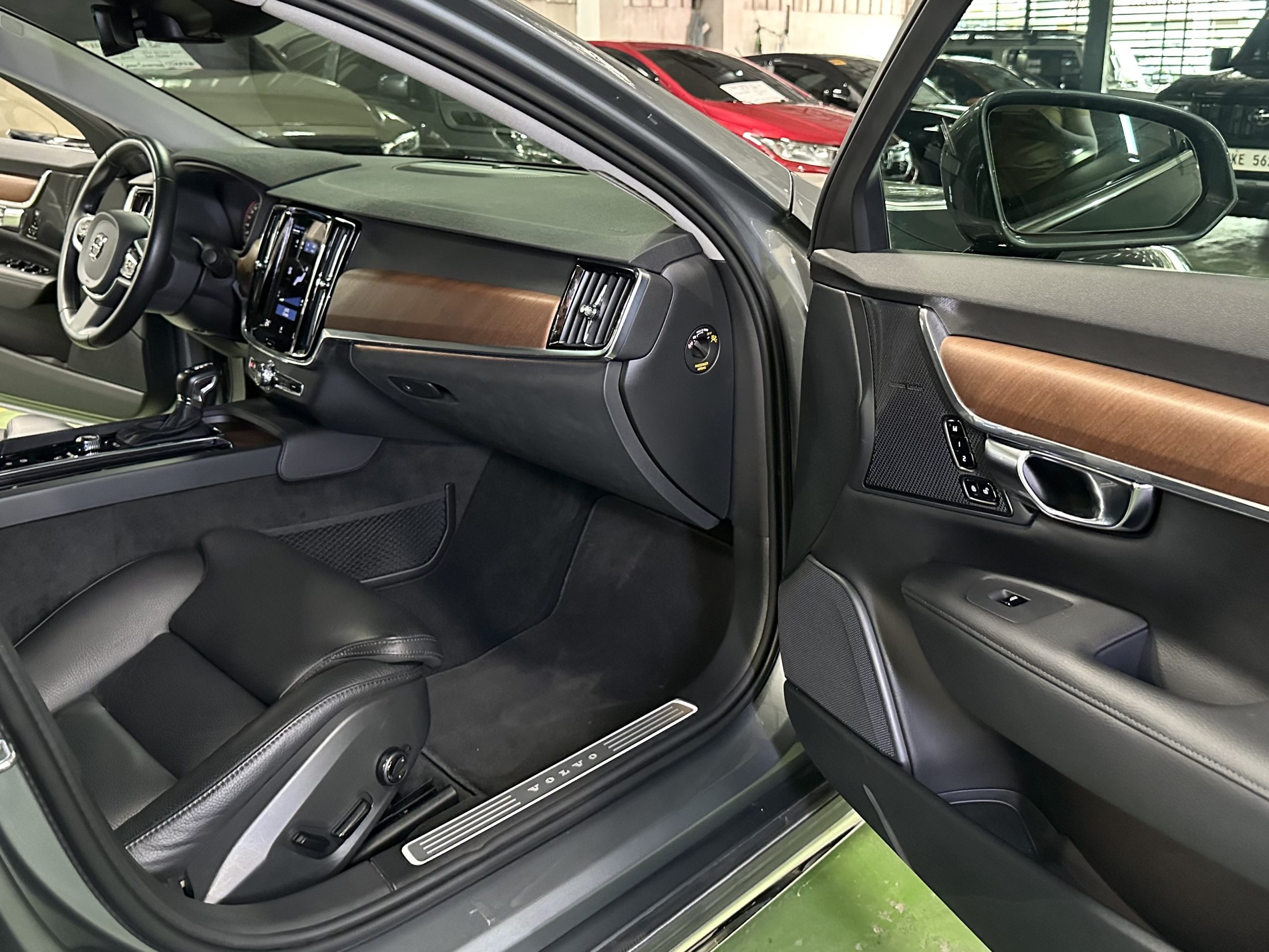 2021 Volvo S90 2.0L Twin-Turbo Diesel A/T - Image 13