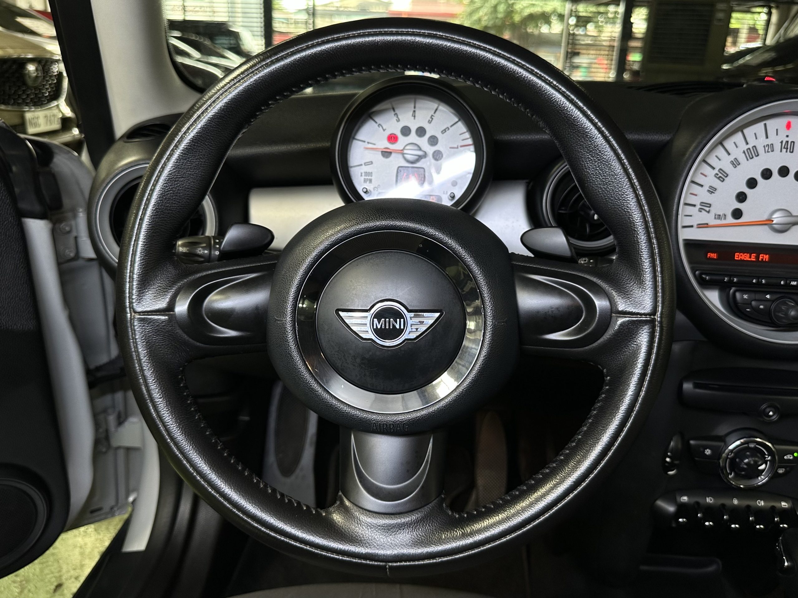 2011 MINI COOPER BASE 1.6L Turbo A/T - Image 14