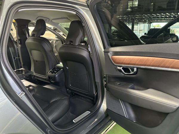 2021 Volvo S90 2.0L Twin-Turbo Diesel A/T - Image 14