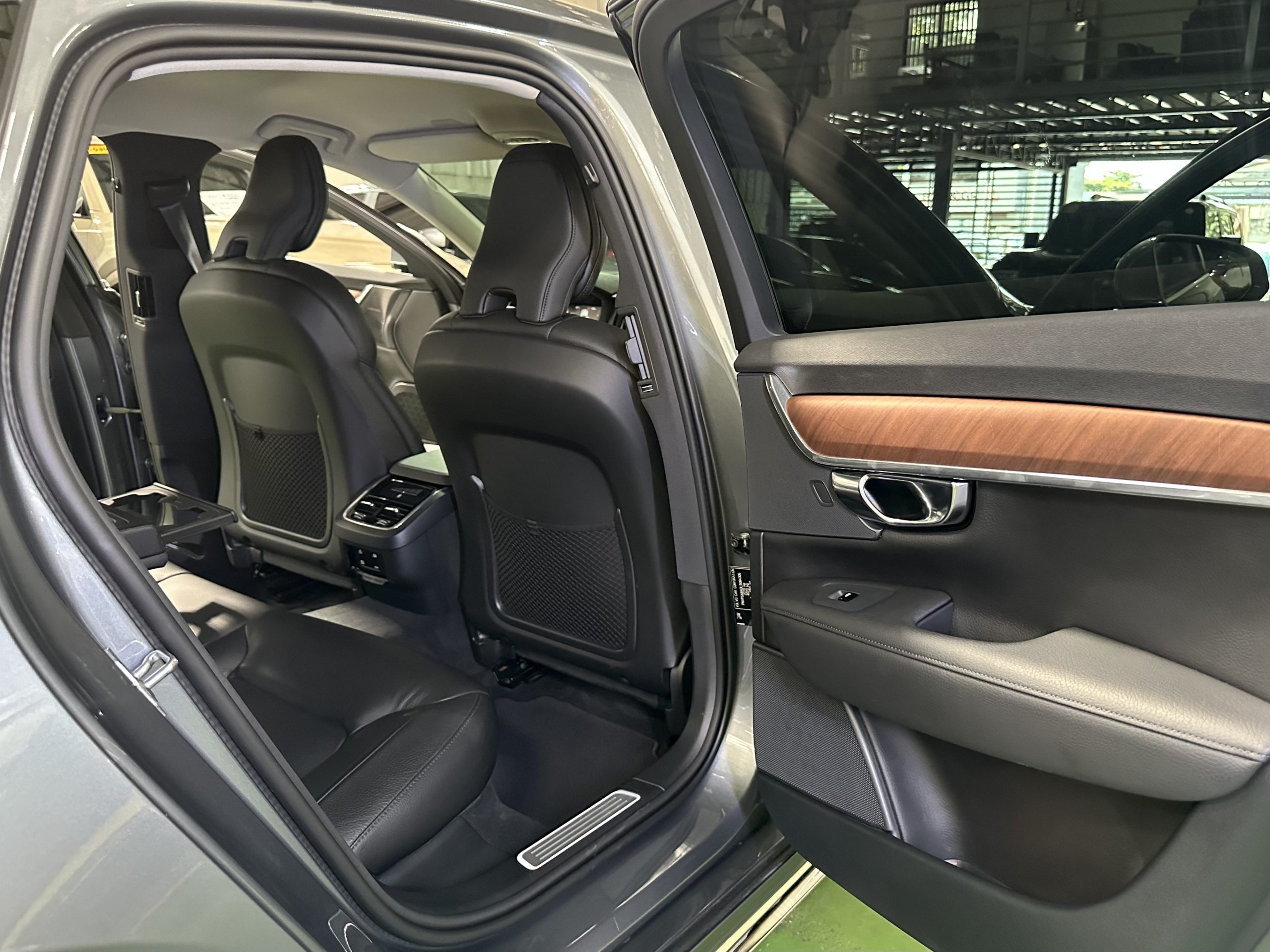 2021 Volvo S90 2.0L Twin-Turbo Diesel A/T - Image 14