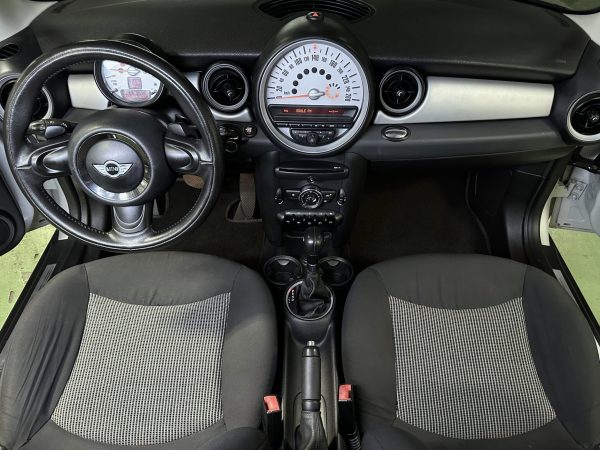 2011 MINI COOPER BASE 1.6L Turbo A/T - Image 15