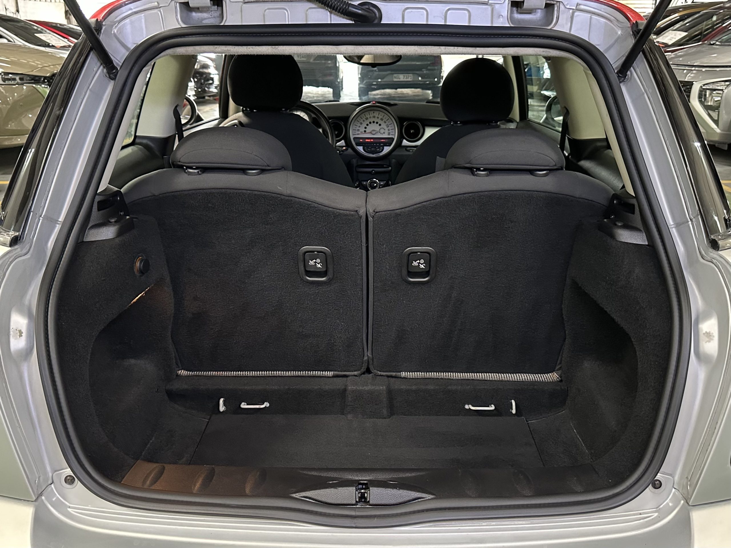 2011 MINI COOPER BASE 1.6L Turbo A/T - Image 16