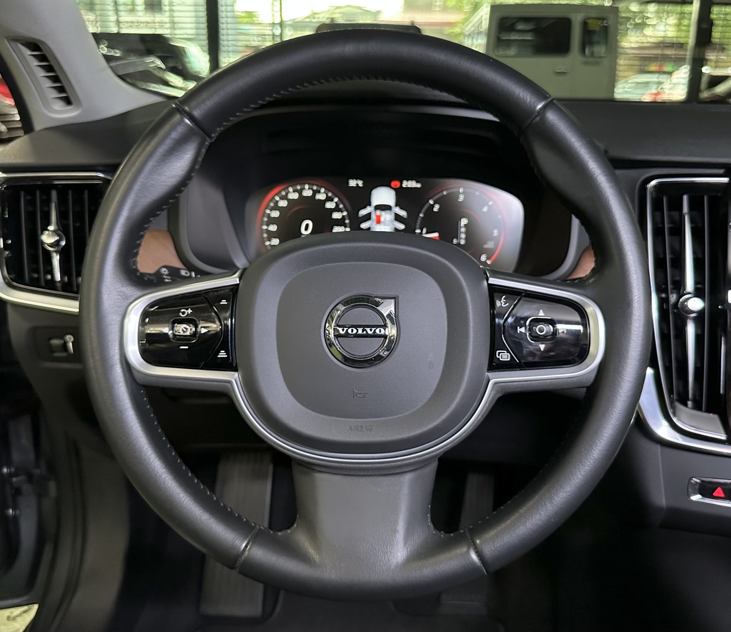 2021 Volvo S90 2.0L Twin-Turbo Diesel A/T - Image 16