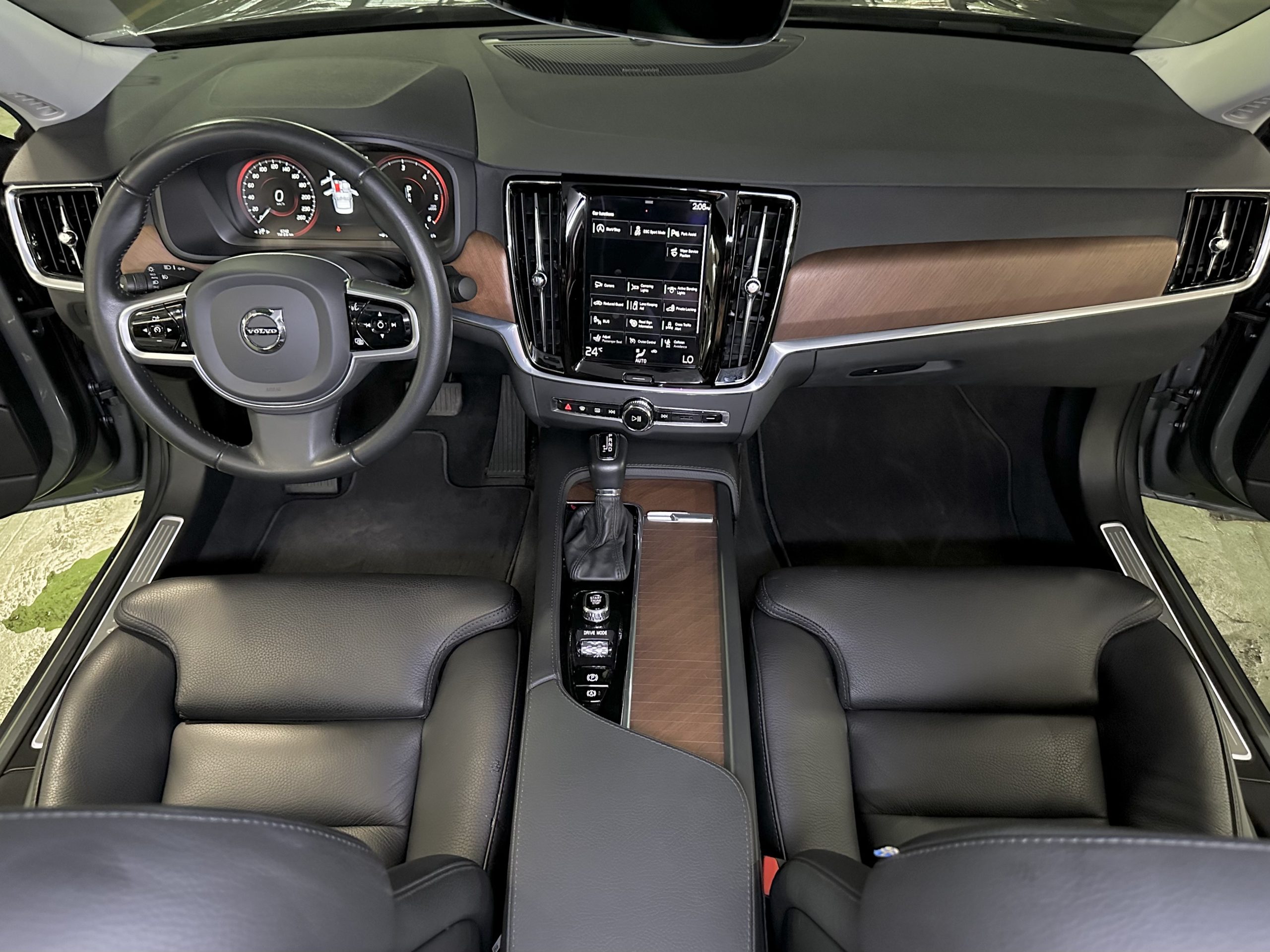 2021 Volvo S90 2.0L Twin-Turbo Diesel A/T - Image 17