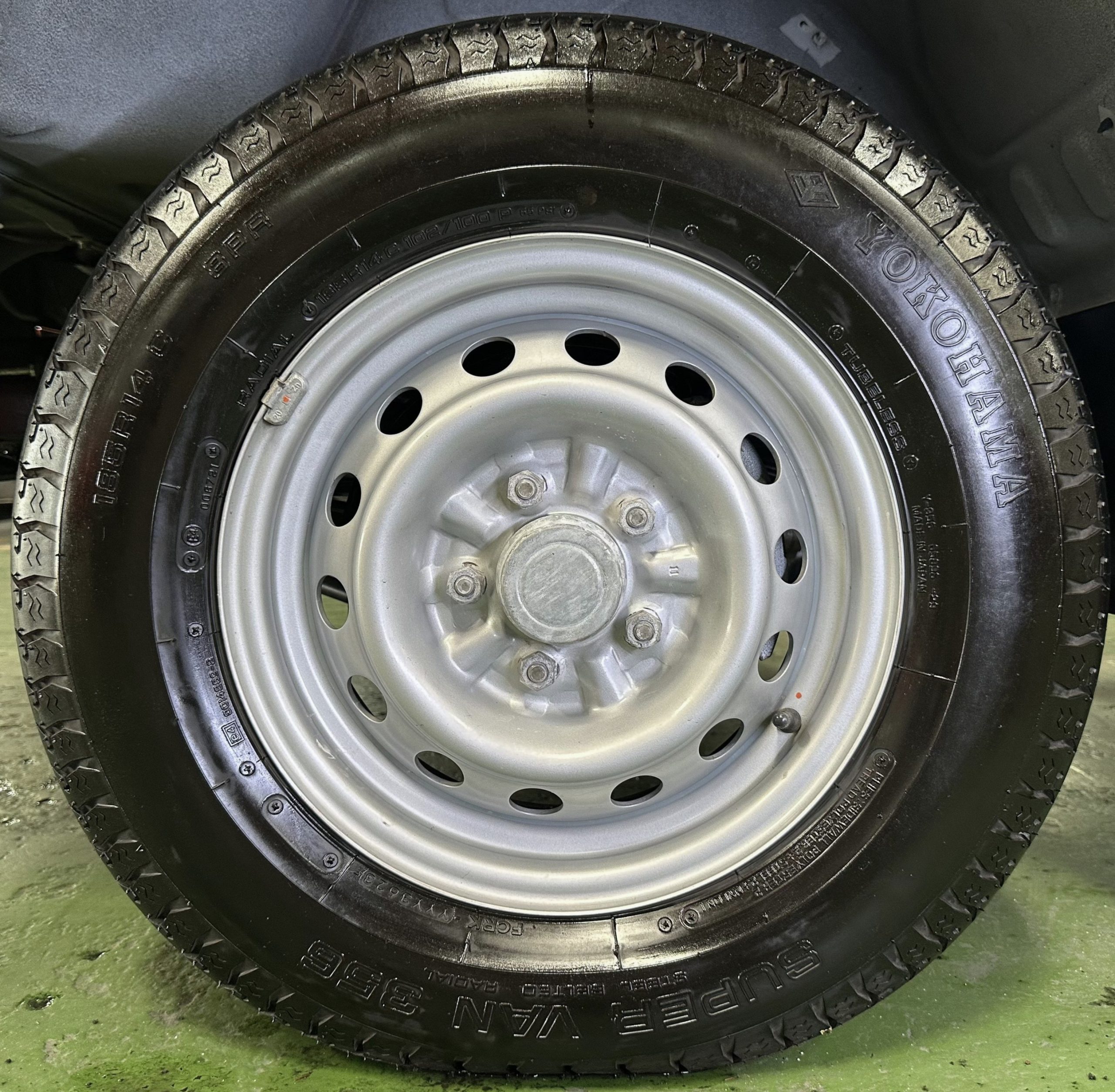 2024 Mitsubishi L300 FB Dual A/C 2.2L Euro 4 M/T Diesel - Image 16