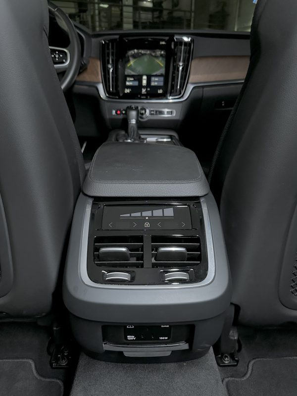 2021 Volvo S90 2.0L Twin-Turbo Diesel A/T - Image 18