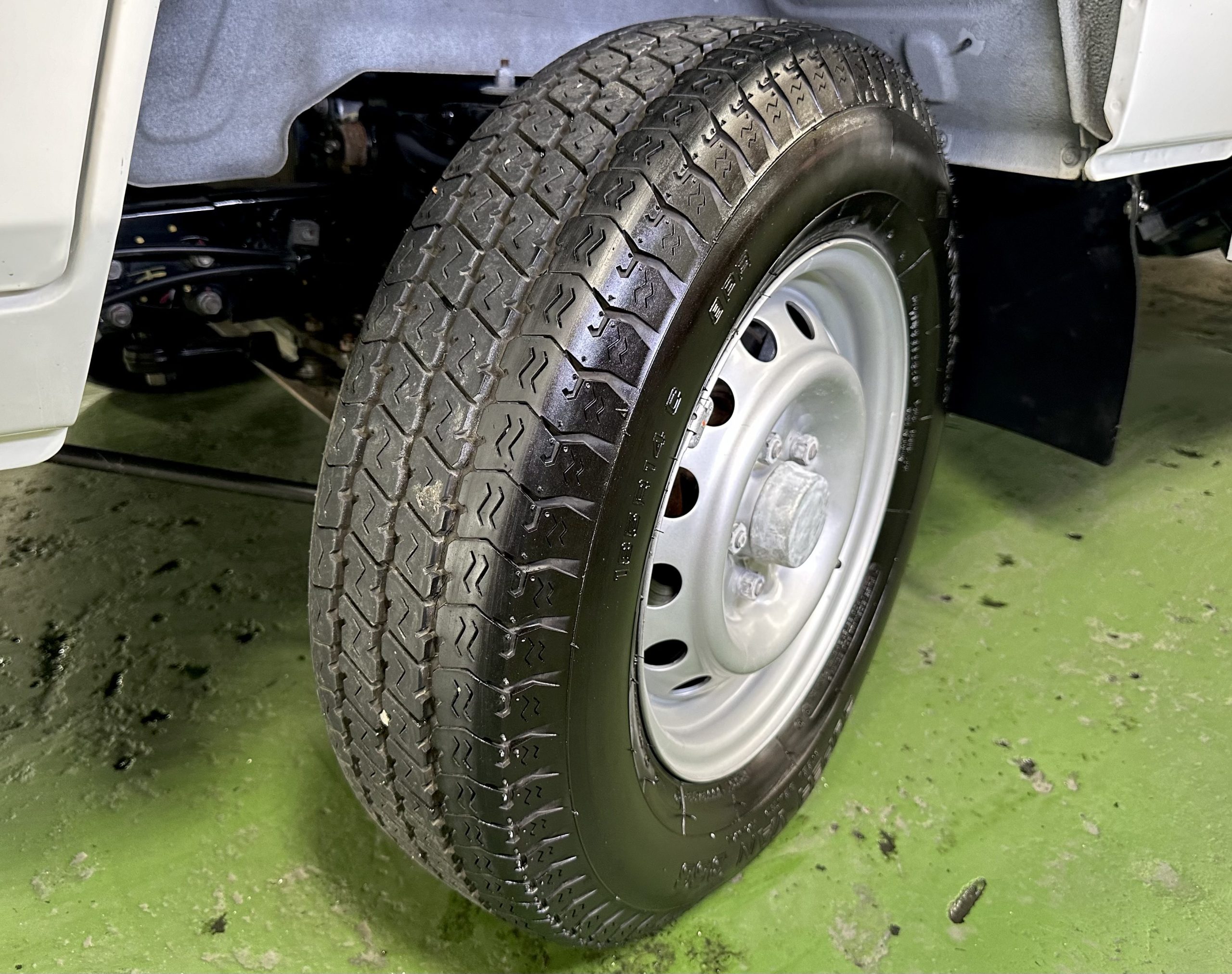 2024 Mitsubishi L300 FB Dual A/C 2.2L Euro 4 M/T Diesel - Image 17