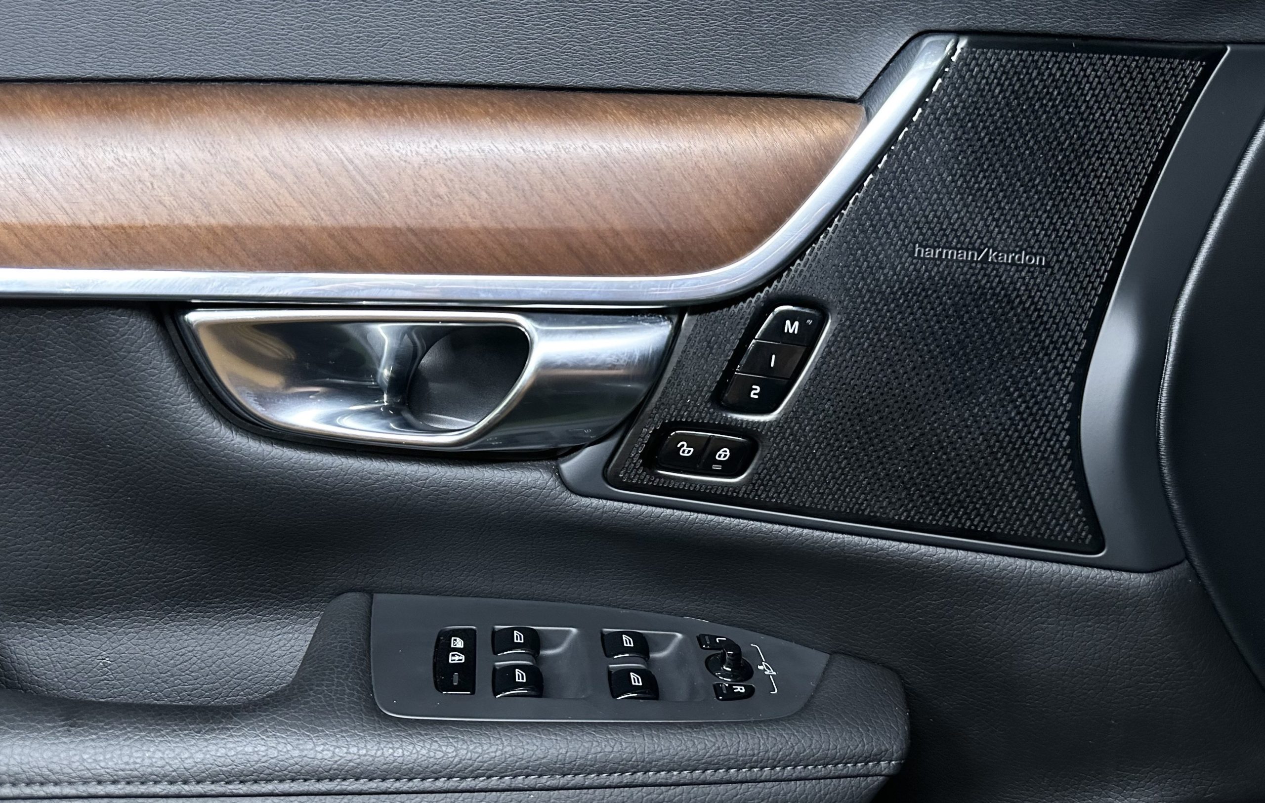 2021 Volvo S90 2.0L Twin-Turbo Diesel A/T - Image 19