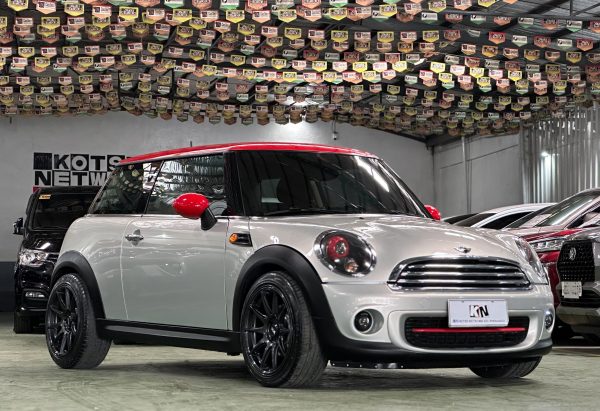 2011 MINI COOPER BASE 1.6L Turbo A/T - Image 4
