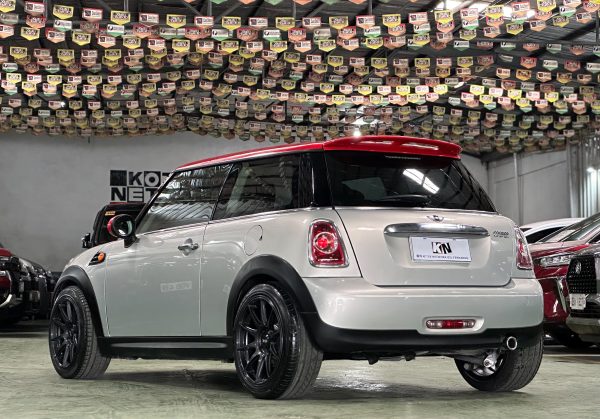 2011 MINI COOPER BASE 1.6L Turbo A/T - Image 5