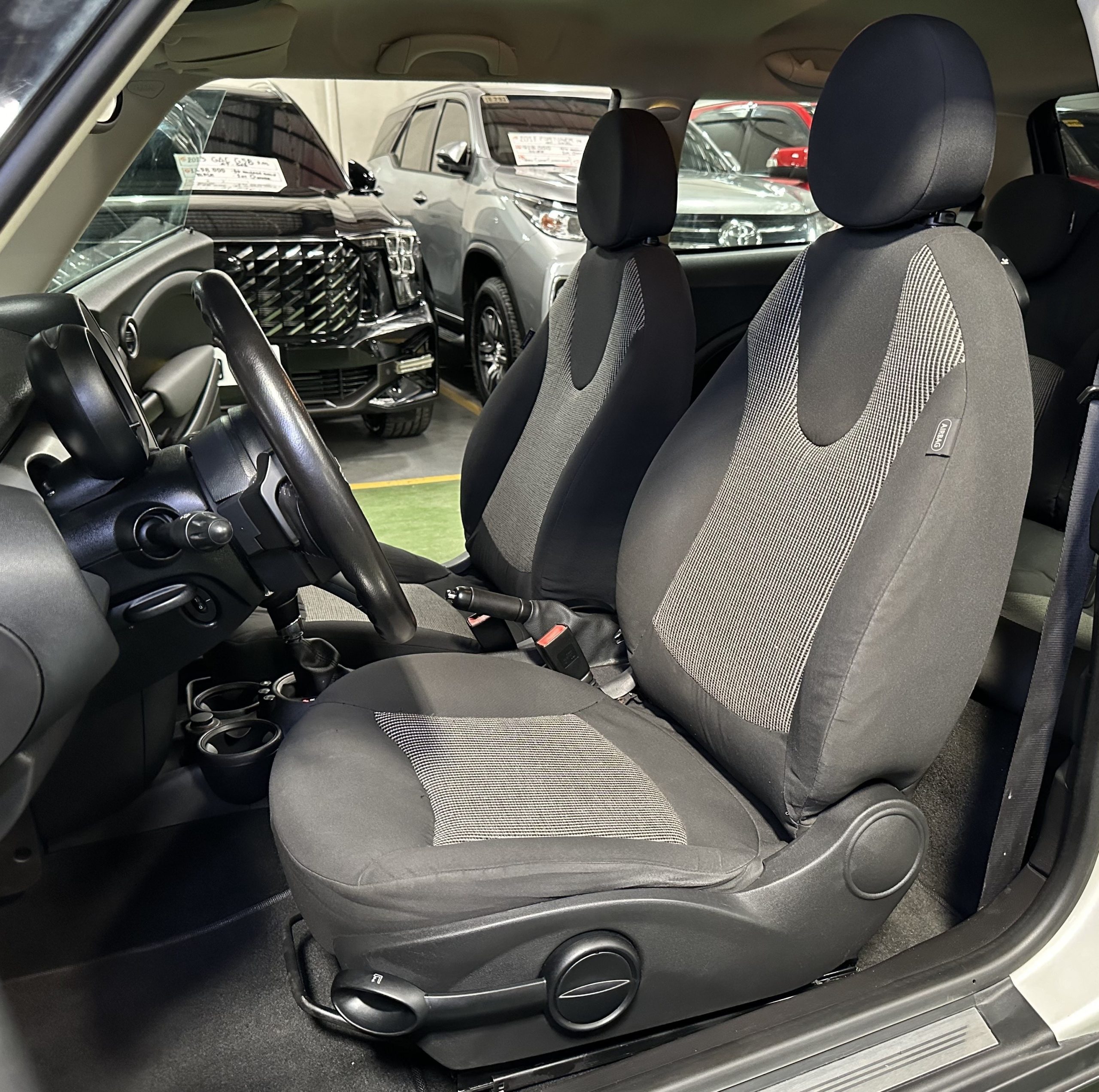 2011 MINI COOPER BASE 1.6L Turbo A/T - Image 9