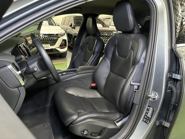 2021 Volvo S90 2.0L Twin-Turbo Diesel A/T - Image 9