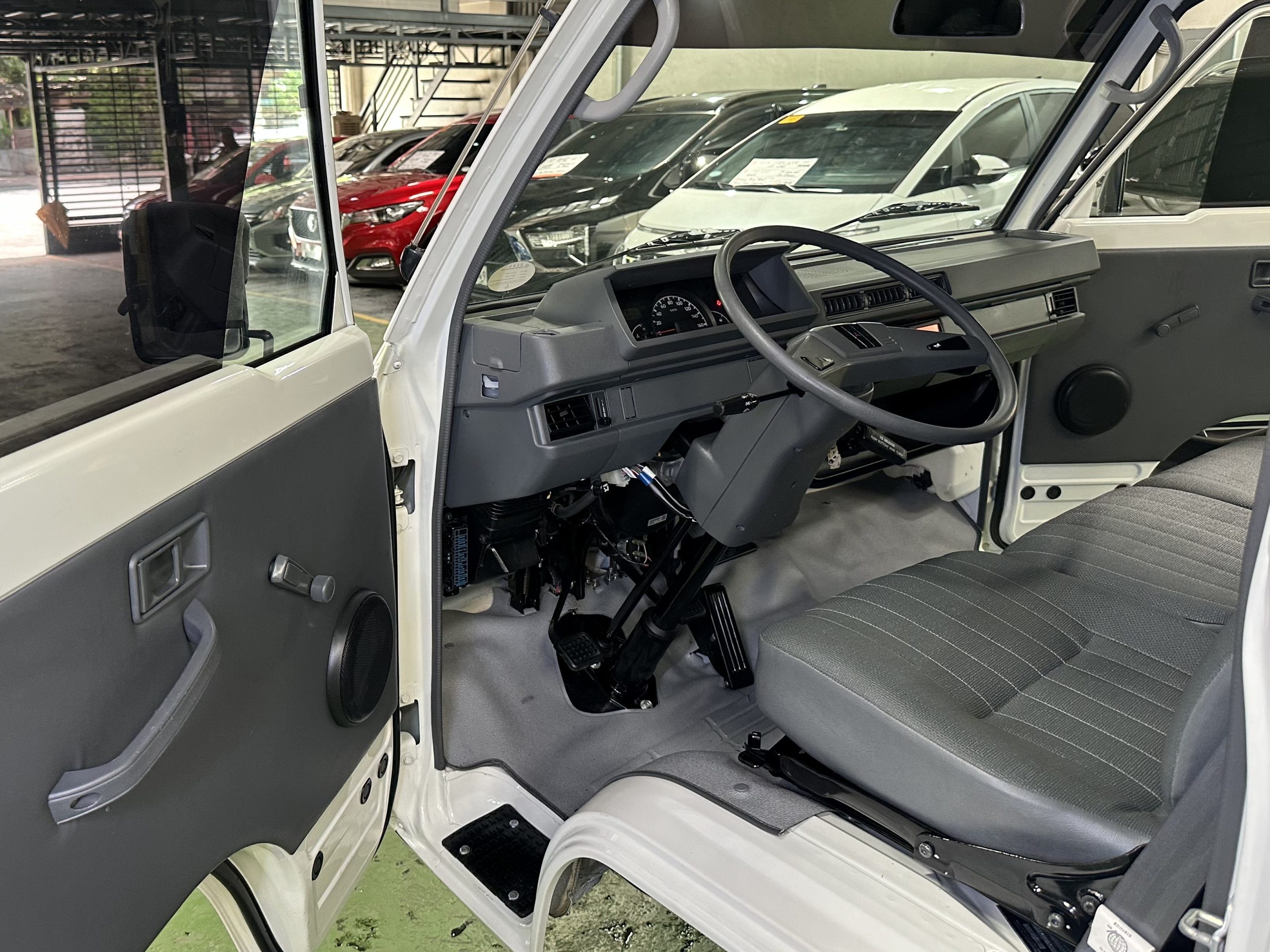 2024 Mitsubishi L300 FB Dual A/C 2.2L Euro 4 M/T Diesel - Image 10