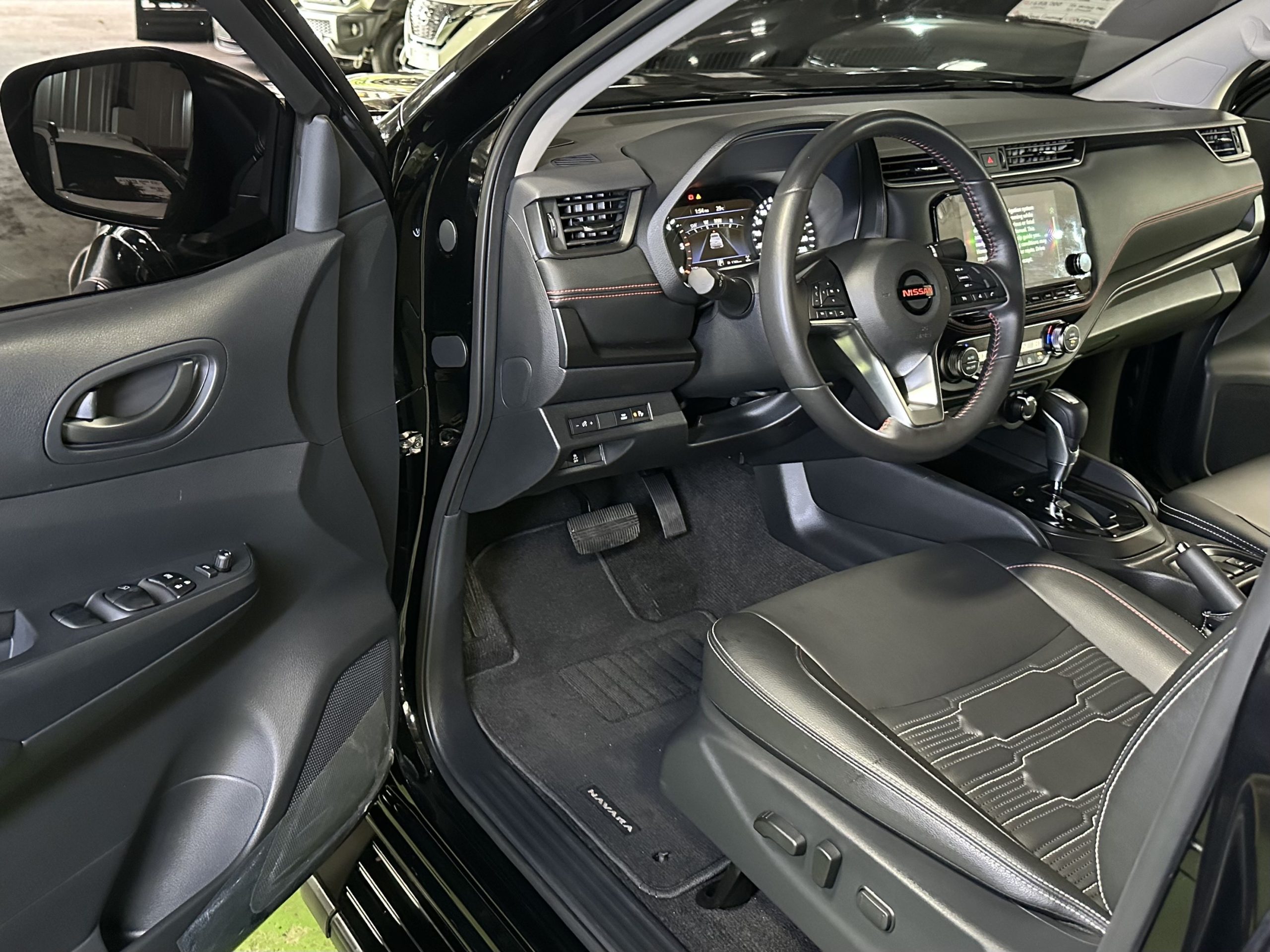 2025 Nissan Navara Pro 4X 4X4 2.5L Diesel A/T - Image 10