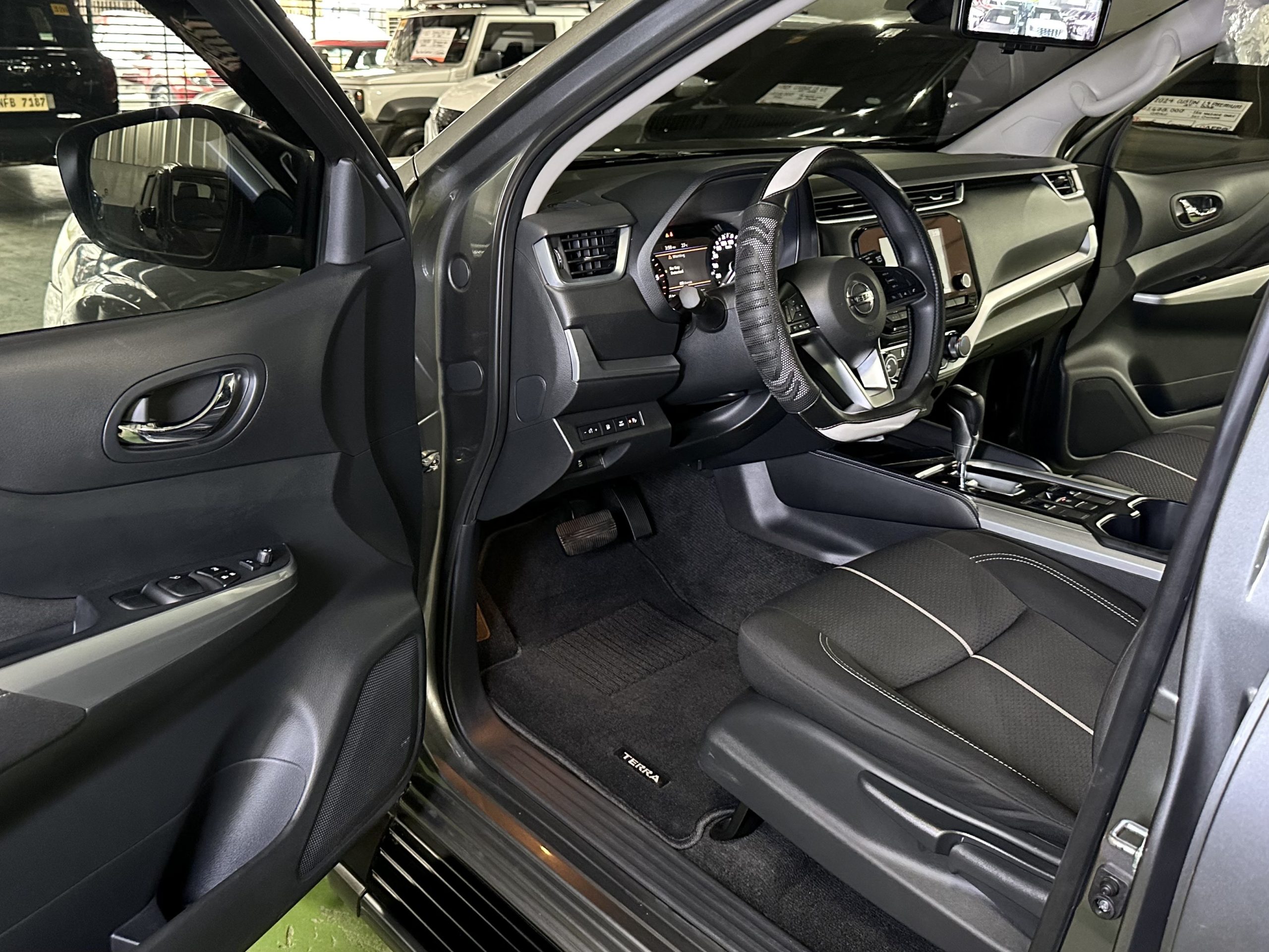 2024 Nissan Terra VE 2.5L Diesel A/T - Image 10