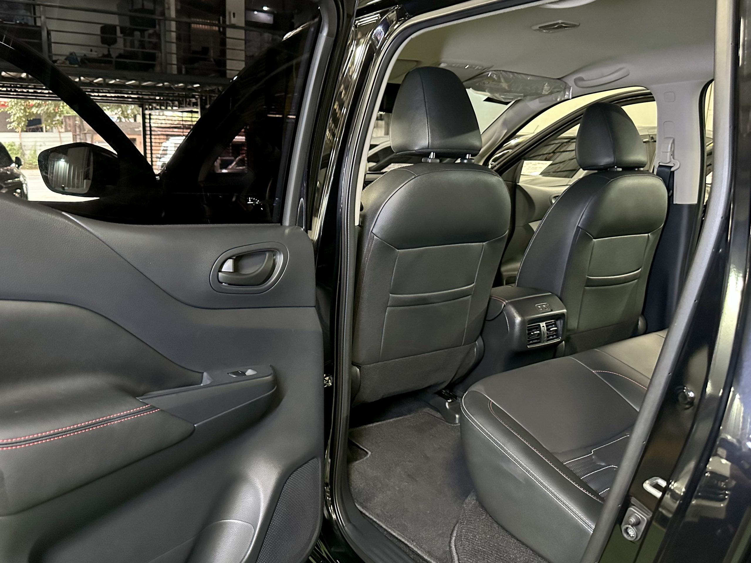 2025 Nissan Navara Pro 4X 4X4 2.5L Diesel A/T - Image 12