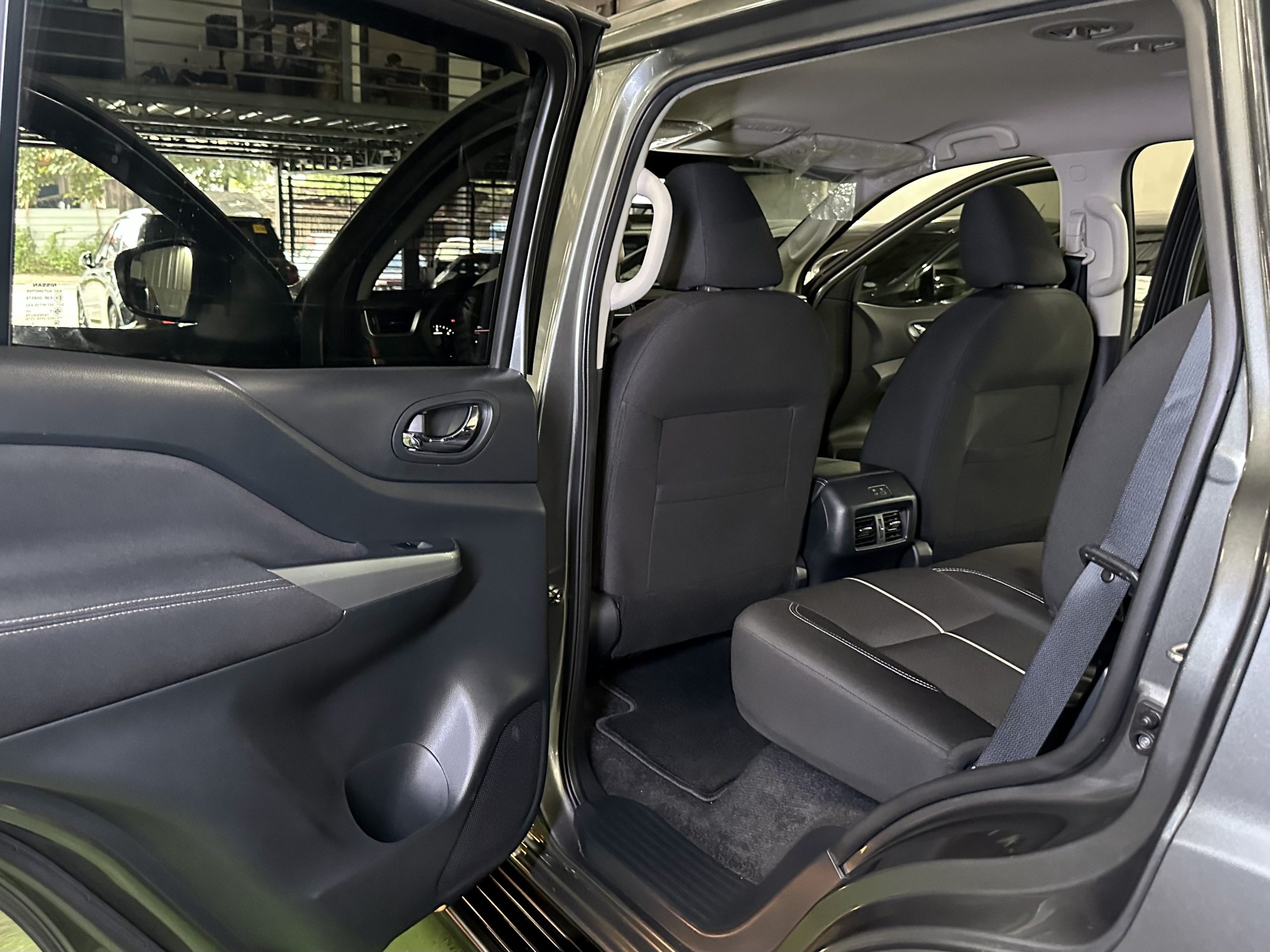 2024 Nissan Terra VE 2.5L Diesel A/T - Image 12