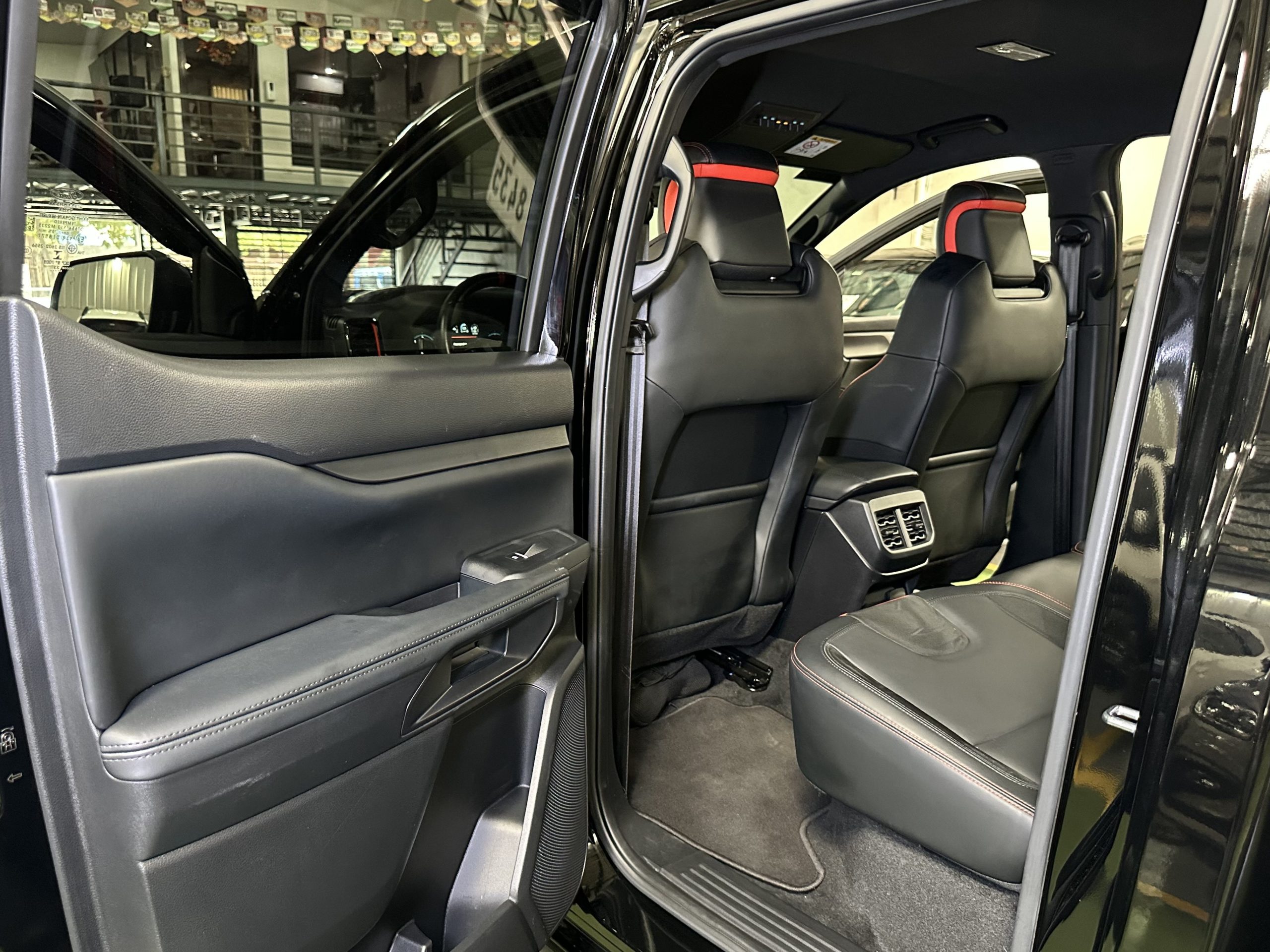 2023 Ford Ranger Raptor 2.0L Bi-Turbo Diesel A/T - Image 13