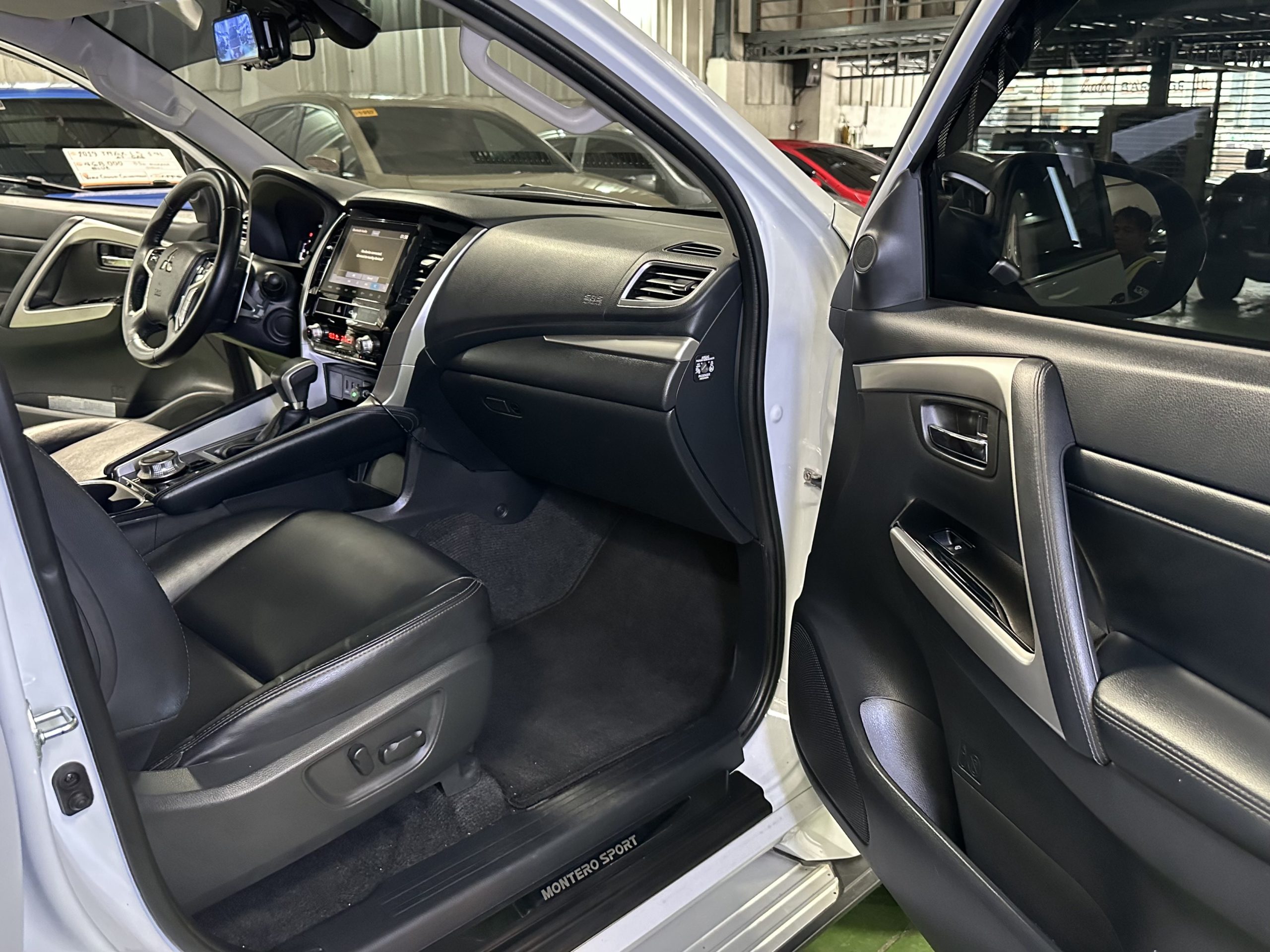 2023 Mitsubishi Montero GT 4X4 2.4L Diesel A/T - Image 14