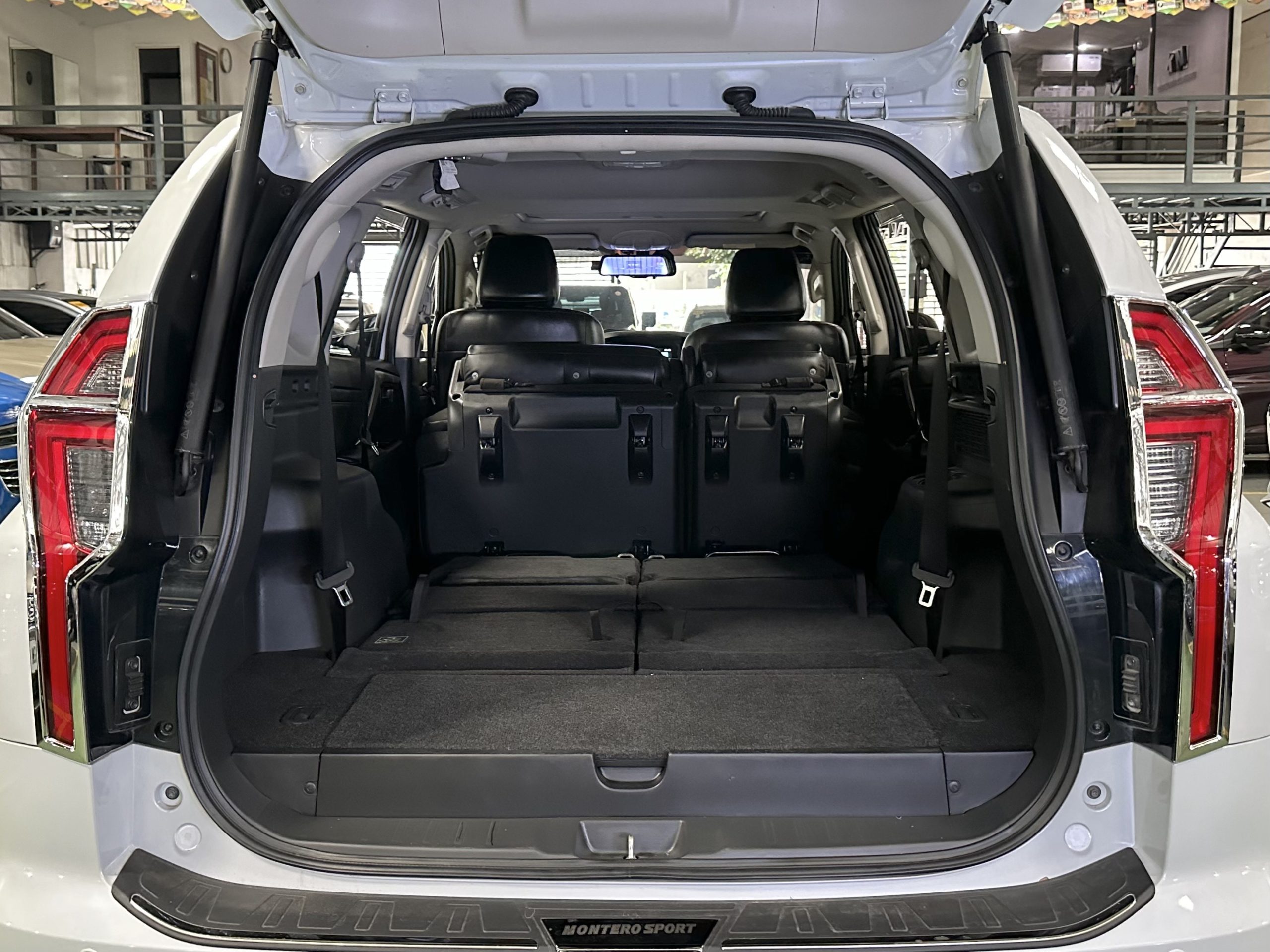 2023 Mitsubishi Montero GT 4X4 2.4L Diesel A/T - Image 17